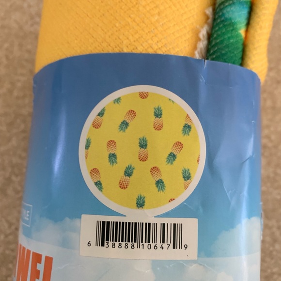 NWT Pineapple Beach Towel - Picture 3 of 3